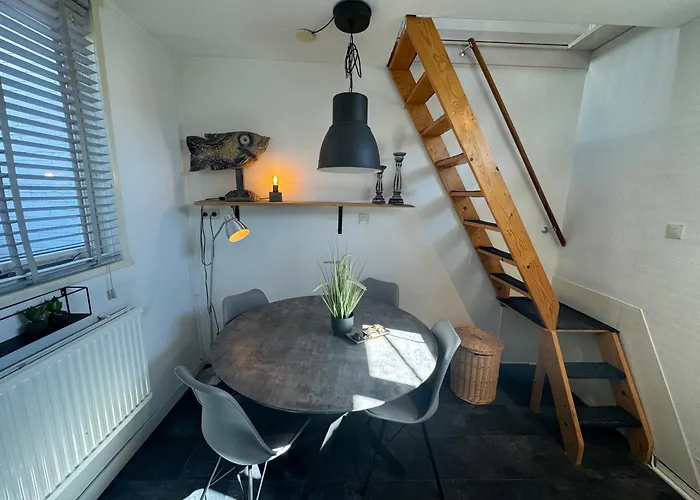 Aan Zee - 100m Egmond aan Zee